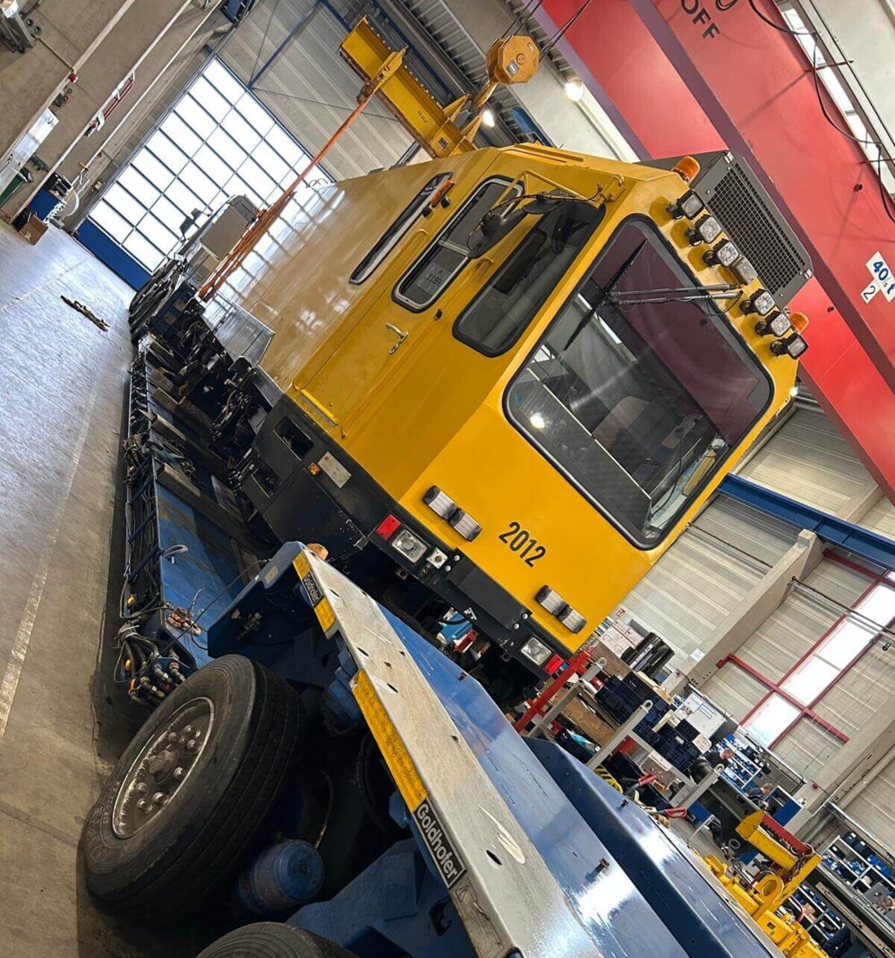 Modernisierte Mechanik, und Fahrwerk: Generalüberholes Schienenschleiffahrzeug SF50