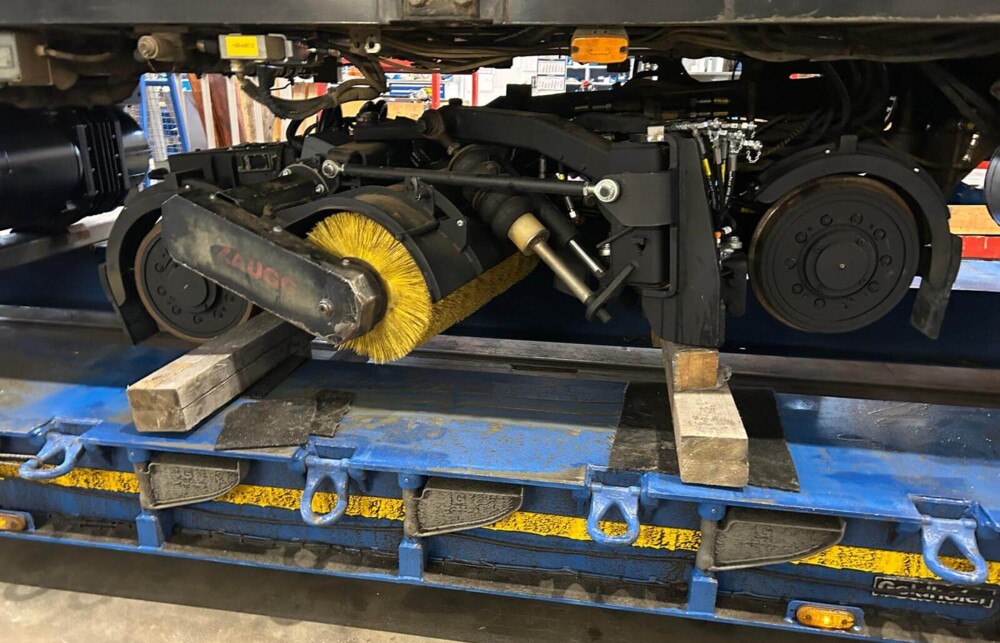 Modernisierte Mechanik, und Fahrwerk: Generalüberholes Schienenschleiffahrzeug SF50